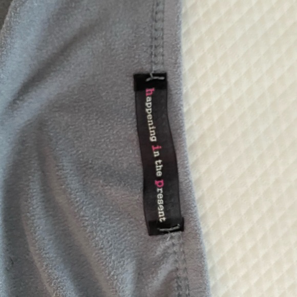 Suede/velvet material crop top! One size fits all - Picture 3 of 3